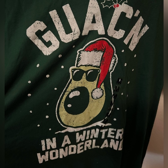 EUC Christmas T-Shirt 🥑 - Picture 2 of 3